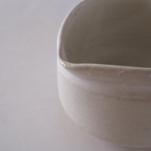 Load image into Gallery viewer, MINOYAKI WHITE KATAKUCHI MATCHA BOWL (LARGE)
