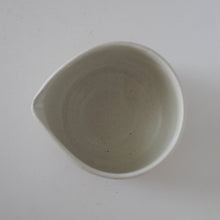 Load image into Gallery viewer, MINOYAKI WHITE KATAKUCHI MATCHA BOWL (LARGE)