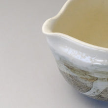 Load image into Gallery viewer, MINOYAKI WHITE NAGASHI KATAKUCHI MATCHA BOWL