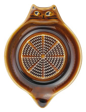 Load image into Gallery viewer, FIKALYCKA CAT SHAPED SMALL GRATER PLATE (BROWN)