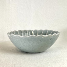 Load image into Gallery viewer, ROKURO FLOWER PETALED BOWL (LIGHT BLUE)