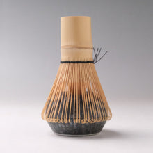 Load image into Gallery viewer, MINOYAKI GINSAI ROUND-SHAPED CHASEN TATE / WHISK STAND (BLACK)