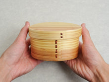 Load image into Gallery viewer, SUGI WOOD BENTO BOX / WOODEN LUNCH BOX (CIRCLE)*