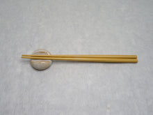 Load image into Gallery viewer, MINOYAKI TEDAMA CHOPSTICKS REST