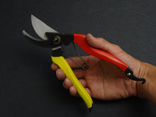 Load image into Gallery viewer, HASAMI MASAMUNE PRUNING SHEARS 200MM WITH RED AND YELLOW HANDLES