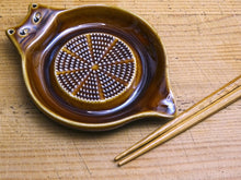 Load image into Gallery viewer, FIKALYCKA CAT SHAPED SMALL GRATER PLATE (BROWN)