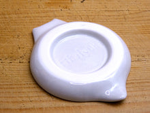 Load image into Gallery viewer, FIKALYCKA CAT SHAPED SMALL GRATER PLATE (LIGHT GRAY)