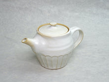 Load image into Gallery viewer, MASHIKOYAKI KINARI TEAPOT WITH STAINLESS STRAINER