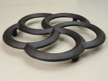 Load image into Gallery viewer, CAST IRON TRIVET/POT STAND (ITSUTSUWA/5 RINGS)