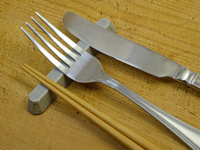 Load image into Gallery viewer, MINOYAKI BRANCHE CUTLERY REST LAVENDER