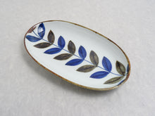Load image into Gallery viewer, HASAMIYAKI BLUE LEAF OVAL PLATE**