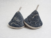 Load image into Gallery viewer, NABETSUKAMI / POTHOLDER  SET OF 2**