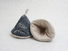 Load image into Gallery viewer, NABETSUKAMI / POTHOLDER  SET OF 2**