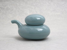 Load image into Gallery viewer, HASAMIYAKI HAKUZANGAMA ISHIKORO SHOYU-SASHI / SOY SAUCE POT BLUE GRAY**