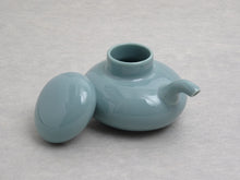 Load image into Gallery viewer, HASAMIYAKI HAKUZANGAMA ISHIKORO SHOYU-SASHI / SOY SAUCE POT BLUE GRAY**