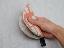 Load image into Gallery viewer, MANMARU/ROUND POTHOLDER & TRIVET