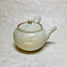 Load image into Gallery viewer, SHIGARAKIYAKI HECHIMON SHIRO-GOMA TEAPOT