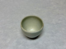 Load image into Gallery viewer, SHIGARAKIYAKI HECHIMON WHITE VIDRO GUINOMI / SMALL CUP