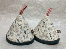 Load image into Gallery viewer, NABETSUKAMI / POTHOLDER SET OF 2