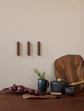 Load image into Gallery viewer, NOYER SINGLE KNIFE MAGNETIC RACK / AMERICAN WALNUT WOOD