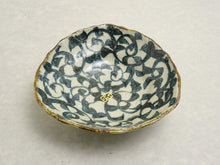 Load image into Gallery viewer, MINOYAKI TAKO KARAKUSA TAYOBACHI BOWL**