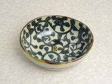 Load image into Gallery viewer, MINOYAKI TAKO KARAKUSA OVAL FUKABACHI BOWL**