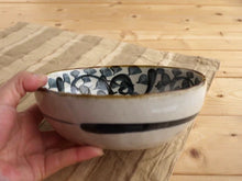 Load image into Gallery viewer, MINOYAKI TAKO KARAKUSA OVAL FUKABACHI BOWL**