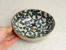 Load image into Gallery viewer, MINOYAKI TAKO KARAKUSA OVAL FUKABACHI BOWL**