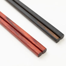Load image into Gallery viewer, SHIRAKABA THIN TIP CHOPSTICKS SET WITH GIFT BOX (RED & BLACK)**