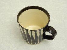 Load image into Gallery viewer, MINOYAKI KURO HAKE TOGUSA MUG CUP