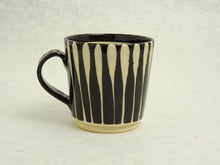Load image into Gallery viewer, MINOYAKI KURO HAKE TOGUSA MUG CUP