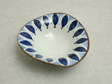 Load image into Gallery viewer, HASAMIYAKI PETAL OVAL SMALL BOWL*