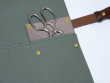 Load image into Gallery viewer, COMO+KATABA HANDMADE HEAVYWEIGHT CANVAS KNIFE ROLL WITH DOUBLE LEATHER FITTINGS AND HANDLE*