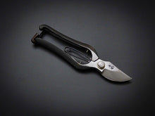 Load image into Gallery viewer, ABUKUMAKAWA FORGED SECATEURS 180MM / SPRING CLIP*