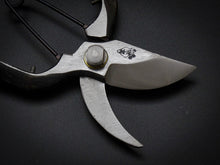 Load image into Gallery viewer, ABUKUMAKAWA FORGED SECATEURS 180MM / SPRING CLIP
