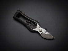 Load image into Gallery viewer, ABUKUMAKAWA FORGED SECATEURS 180MM / LEATHER STRAP*