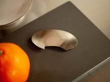 Load image into Gallery viewer, EAtoCO MUKU AVOCADO CUTTER**