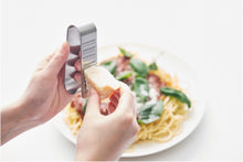 Load image into Gallery viewer, EAtoCO OROS HANDY GRATER*