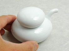 Load image into Gallery viewer, HASAMIYAKI HAKUZANGAMA ISHIKORO SHOYU-SASHI / SOY SAUCE POT WHITE**