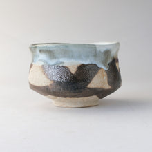Load image into Gallery viewer, MINOYAKI BLACK ORIBE UCHI-UNOFU MATCHA BOWL
