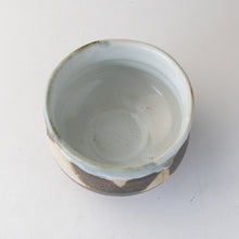 Load image into Gallery viewer, MINOYAKI BLACK ORIBE UCHI-UNOFU MATCHA BOWL
