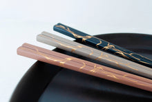 Load image into Gallery viewer, TSUGI CHOPSTICKS GIFT SET KIRI WOOD BOX (NAVY &amp; PINK)
