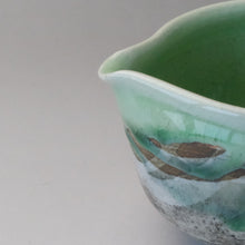 Load image into Gallery viewer, MINOYAKI GREEN NAGASHI KATAKUCHI MATCHA BOWL
