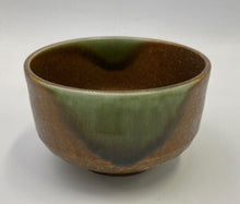 Load image into Gallery viewer, MINOYAKI GENJI GREEN MATCHA BOWL WITH BAMBOO WHISK #80 &amp; WHISK STAND SET
