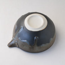 Load image into Gallery viewer, MINOYAKI IBUSHI GOLD KATAKUCHI MATCHA BOWL
