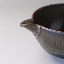 Load image into Gallery viewer, MINOYAKI IBUSHI GOLD KATAKUCHI MATCHA BOWL

