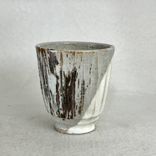 Load image into Gallery viewer, ROKURO KITAYAMA TETSU HAKE TEACUP
