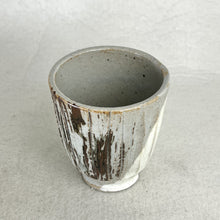 Load image into Gallery viewer, ROKURO KITAYAMA TETSU HAKE TEACUP
