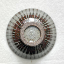 Load image into Gallery viewer, ROKURO TOGUSA FOOTED BOWL
