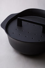 Load image into Gallery viewer, i-ru NAMBU CAST IRON ENAMEL POT 2.0L (TETSUGURO)

